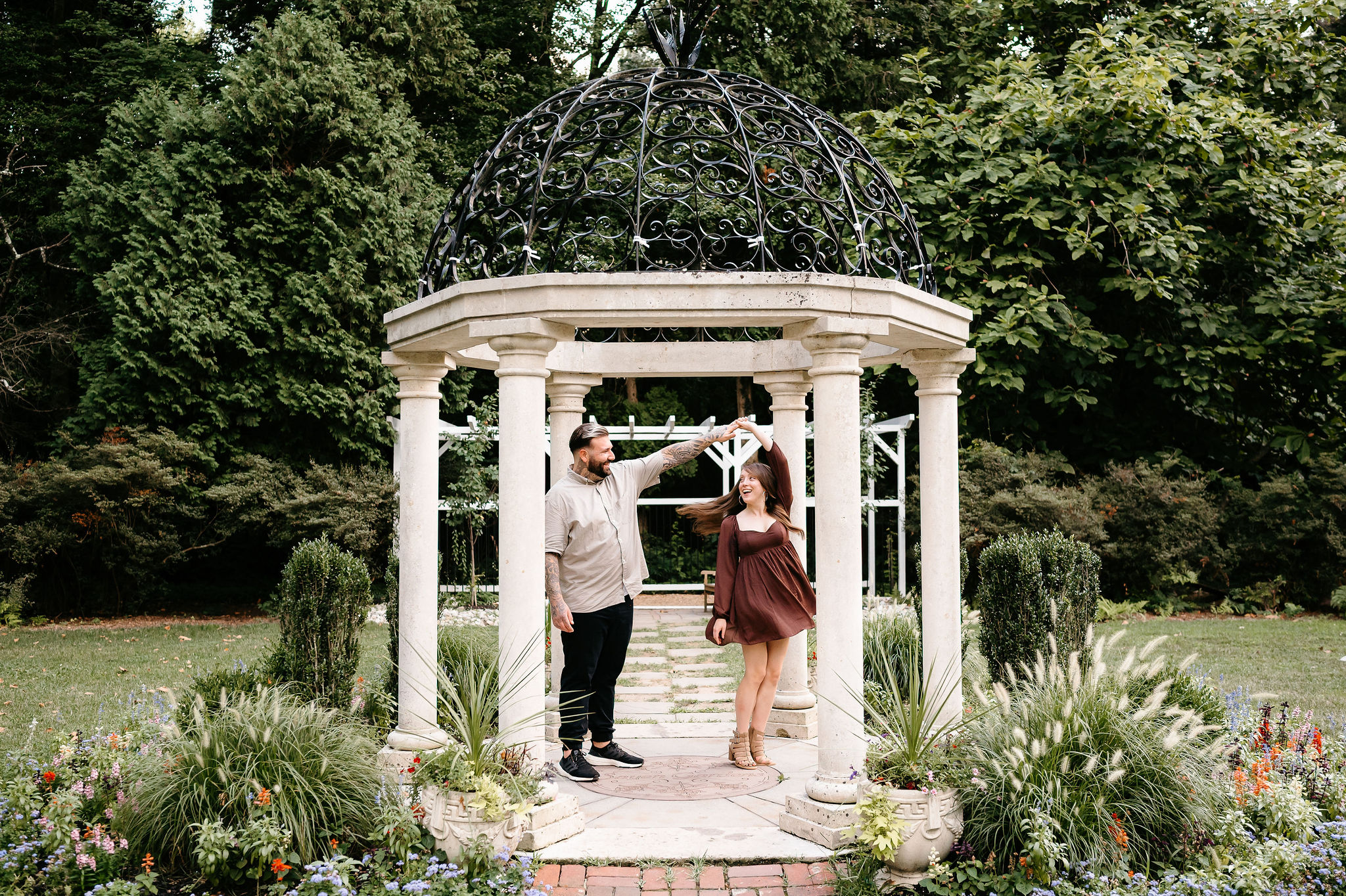 Sayen House and Gardens engagement session by Lisa Blanche Photography