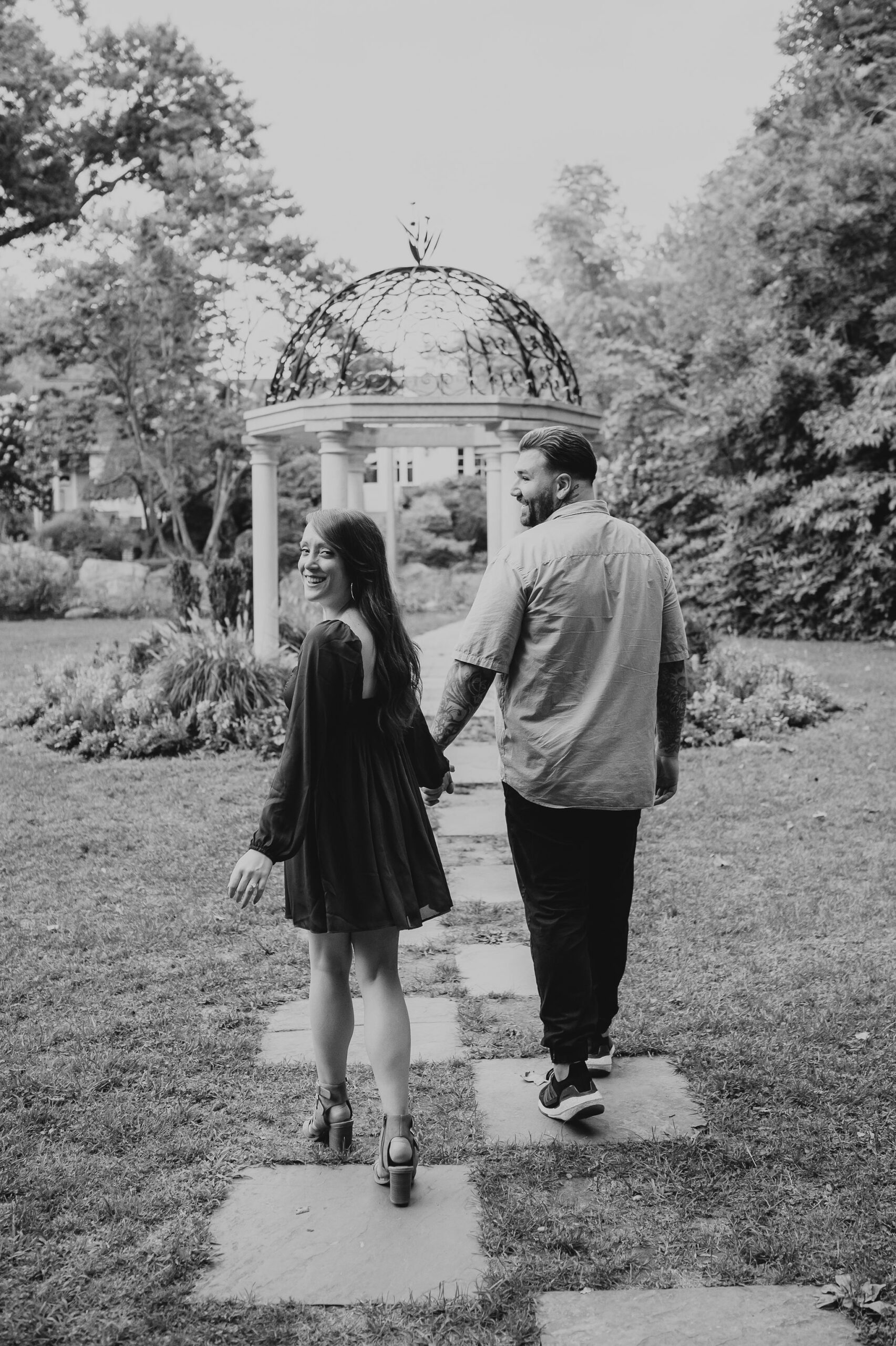 Sayen House and Gardens engagement session by Lisa Blanche Photography