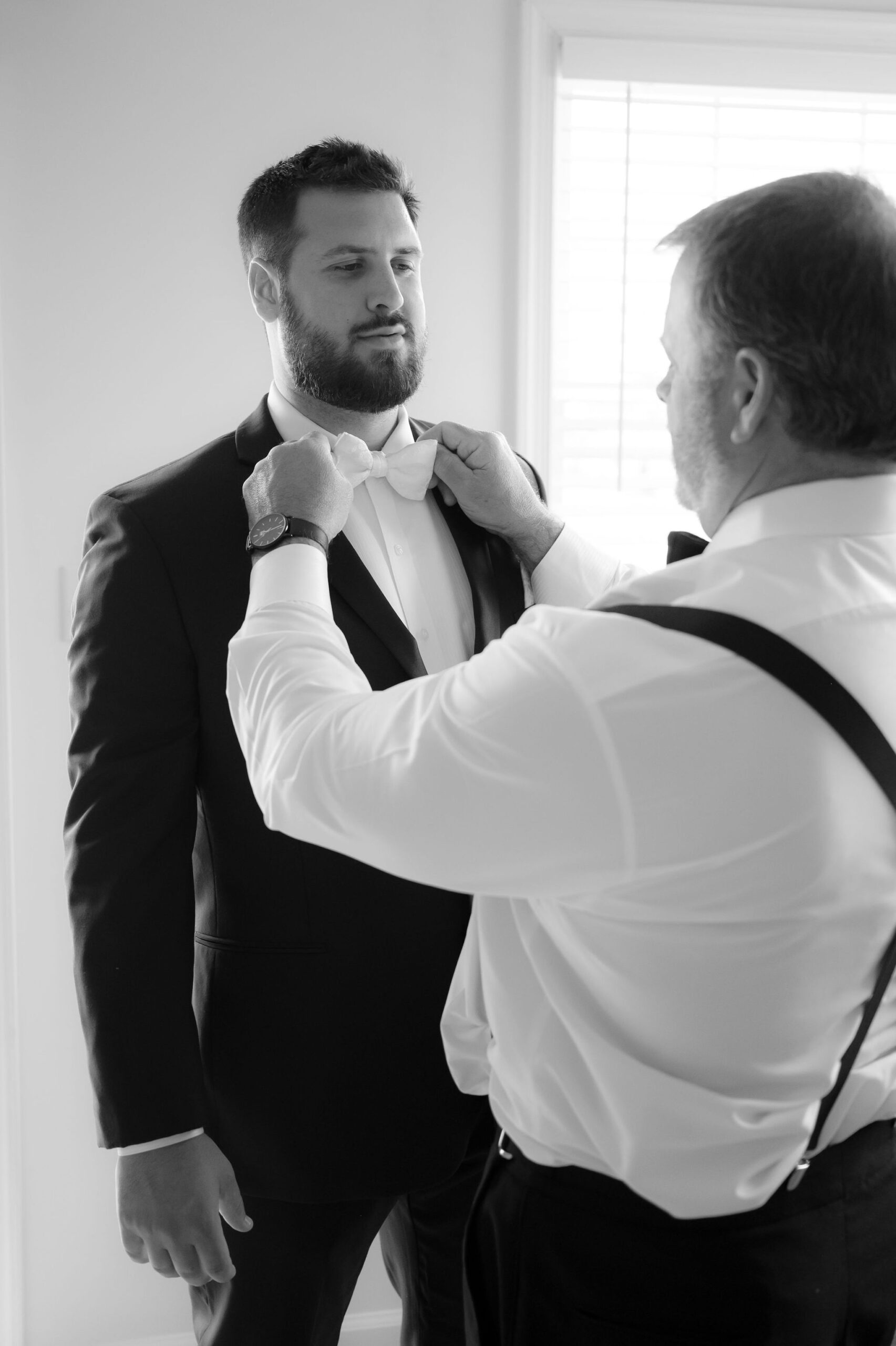 groom getting ready by Lisa Blanche Photography