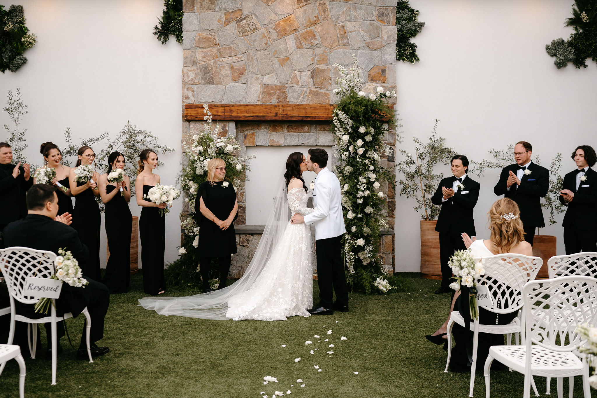 wedding kiss at perona farms wedding