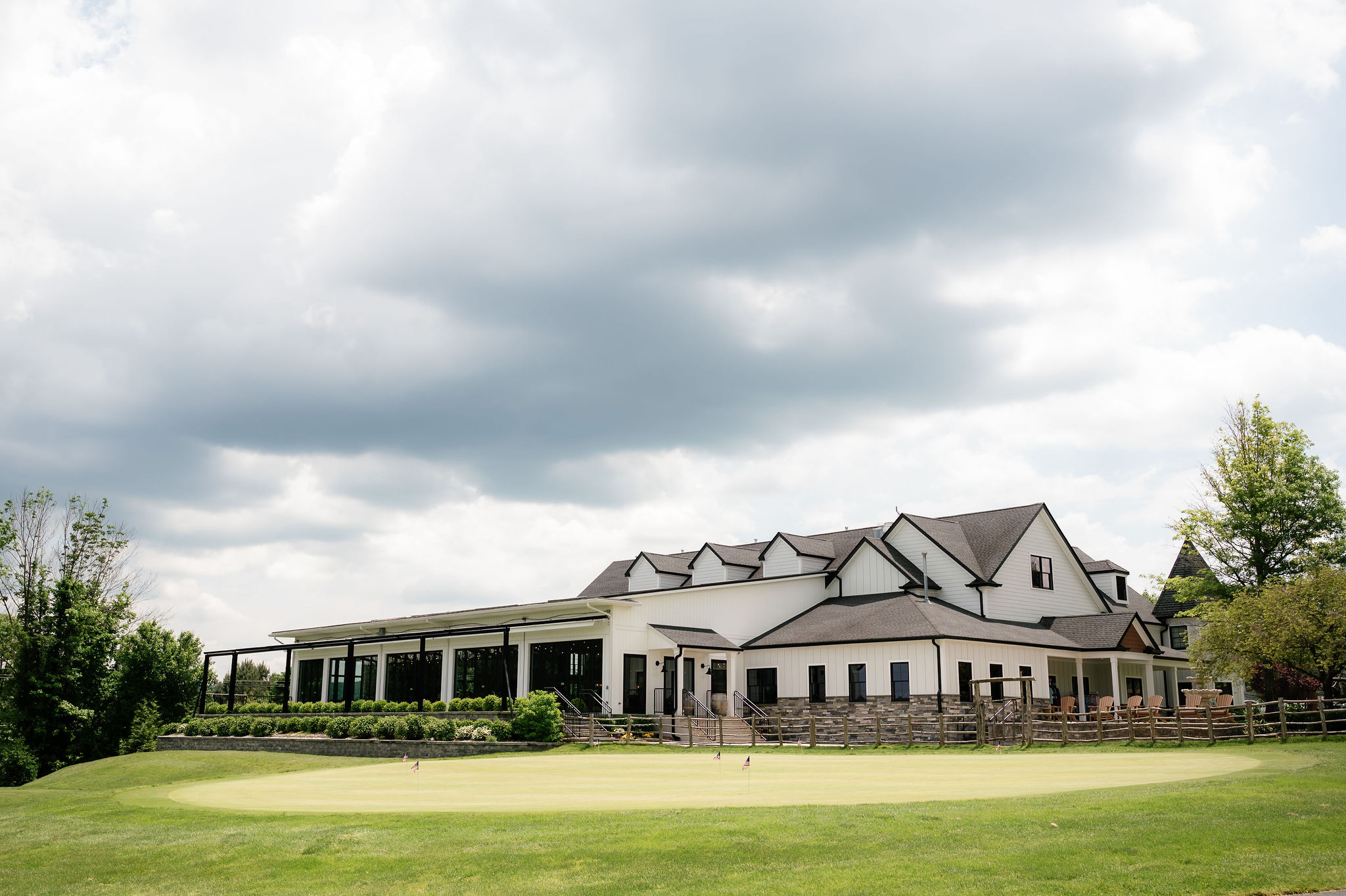 Skyview Golf Club wedding by Lisa Blanche Photography
