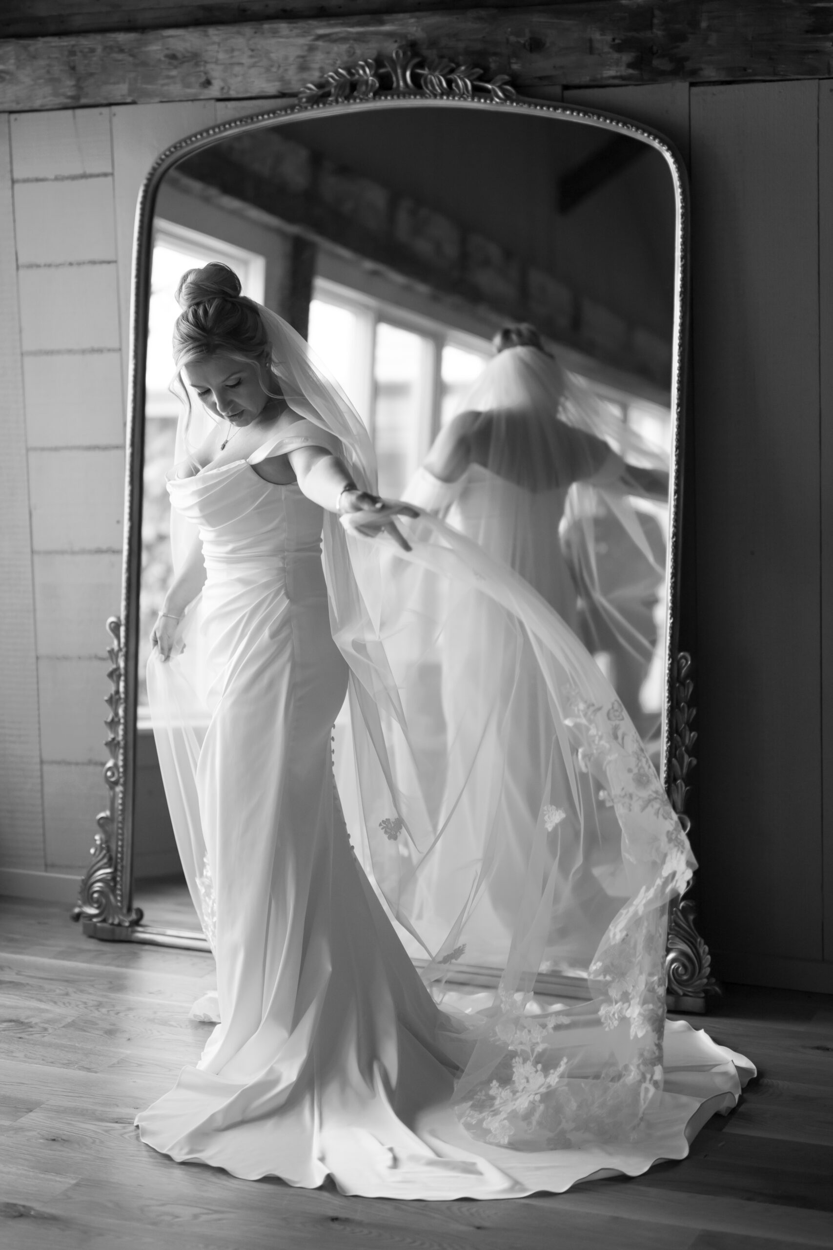 getting ready wedding photos